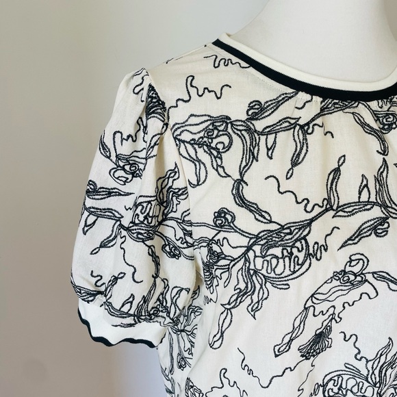 Elegant Black and White Floral Blouse - Picture 3 of 6